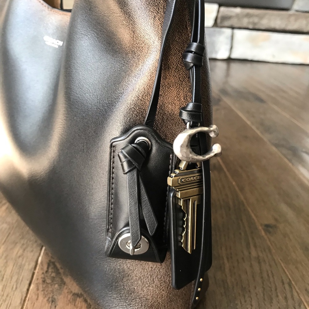 Coach Brooklyn 28 Shoulder Purse In Loved Leather With Charms - Picture 5 of 16